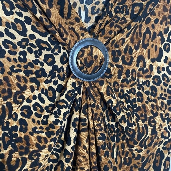 Tradition women 3/4 sleeves leopard print V neckline soft lightweight blouse 10 - Picture 6 of 9